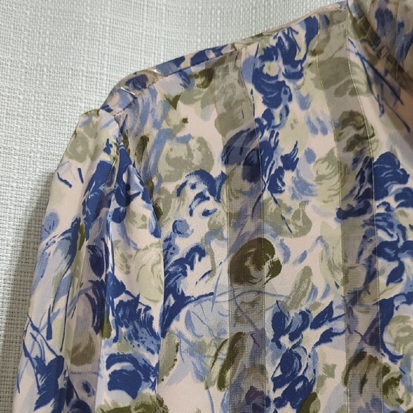 Vintage NICOLA Floral Blouse Women's 14 Pleated Front Buttons Lightweight - Picture 4 of 11